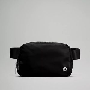 Lululemon Everywhere belt bag